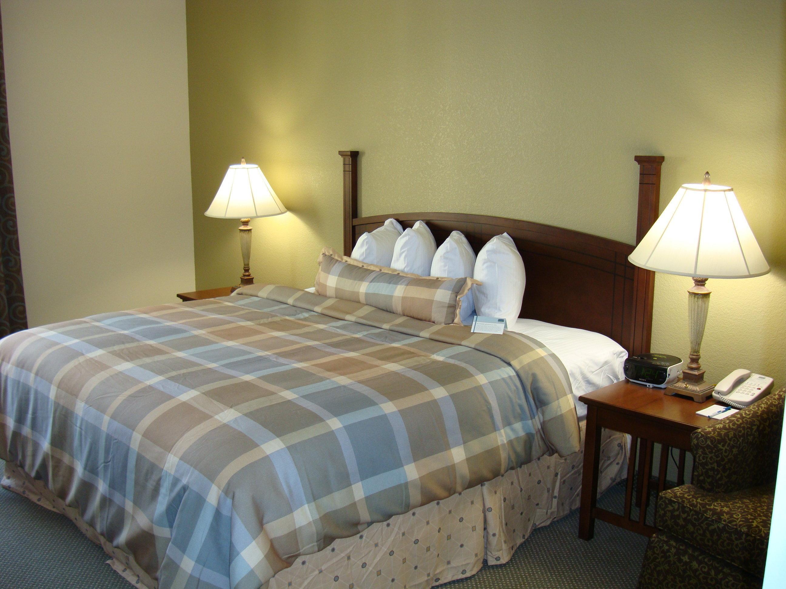 Staybridge Suites Phoenix Glendale Sports Dist By Ihg Room photo