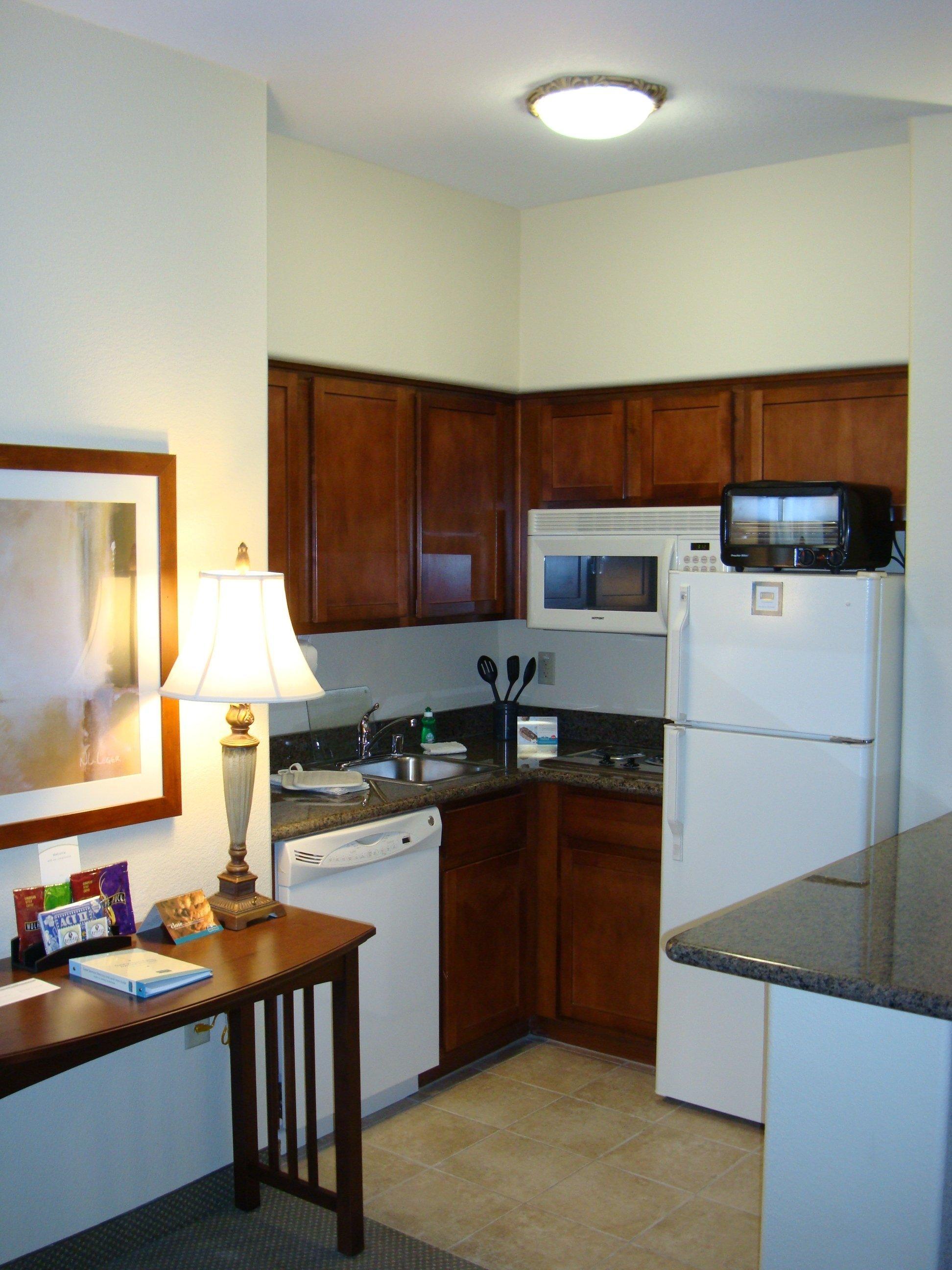 Staybridge Suites Phoenix Glendale Sports Dist By Ihg Room photo
